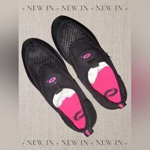 Women Water Shoes Size 6